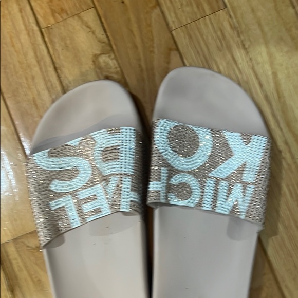 🍉Michael Kors Pale pink Slide Sandals - Picture 2 of 3